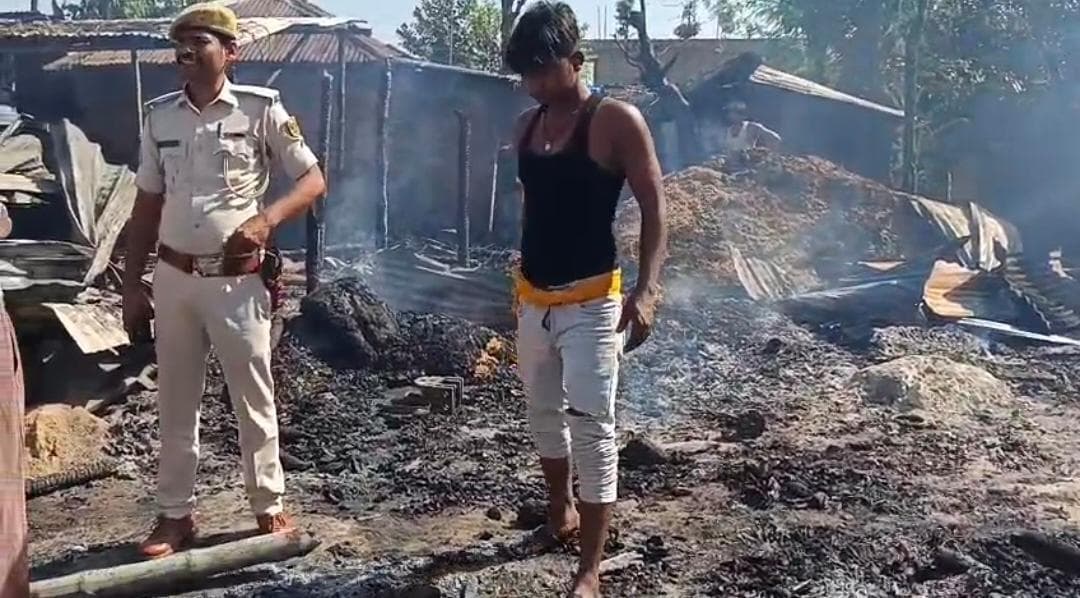 आग लगने से पांच परिवार का घर जलकर राख