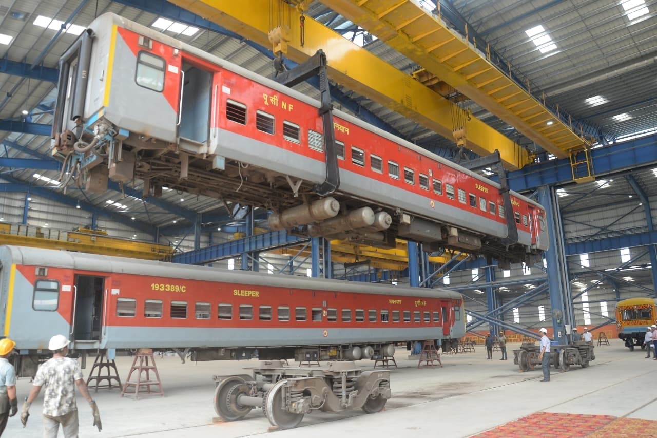 कामाख्या कोचिंग डिपो में वंदे भारत स्लीपर ट्रेन का रखरखाव शुरू