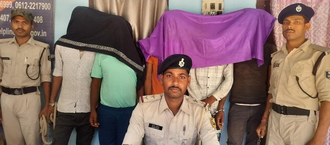 कटिहार में पुलिस पर हमला: हथियार छीनने वाले 5 उपद्रवी गिरफ्तार