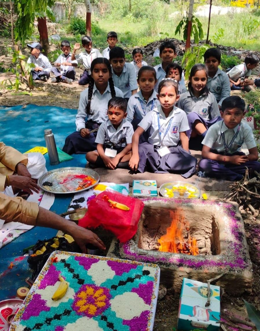 गुरुकुल स्कूल में वैदिक हवन के साथ शैक्षणिक सत्र आरंभ