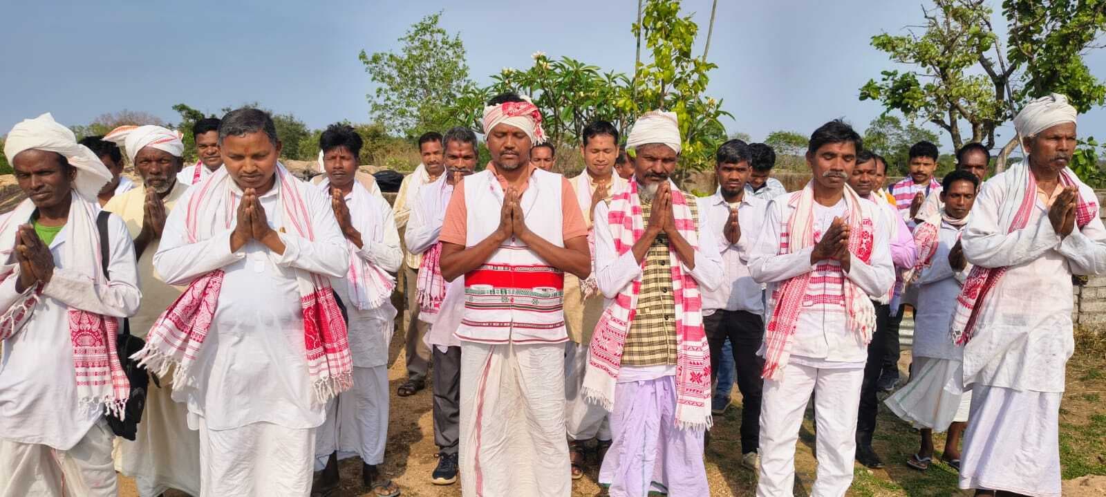 भगवान सिंगबोगा की पूजा कर खुशहाली की कामना की