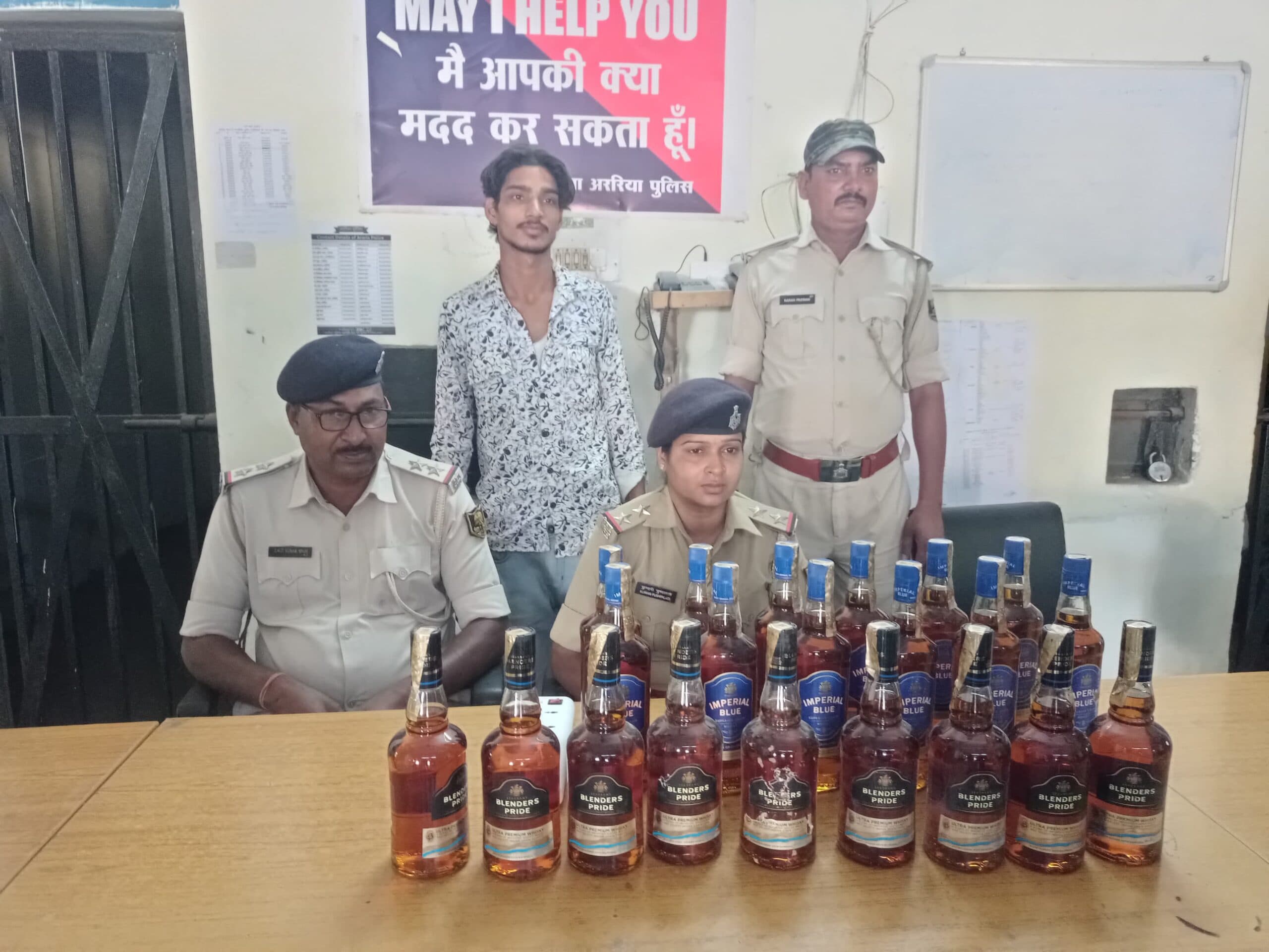 16 लीटर शराब के साथ तस्कर गिरफ्तार