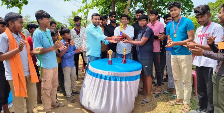 अंडर-16 क्रिकेट टूर्नामेंट में राधानगर-ए टीम बनी चैंपियन