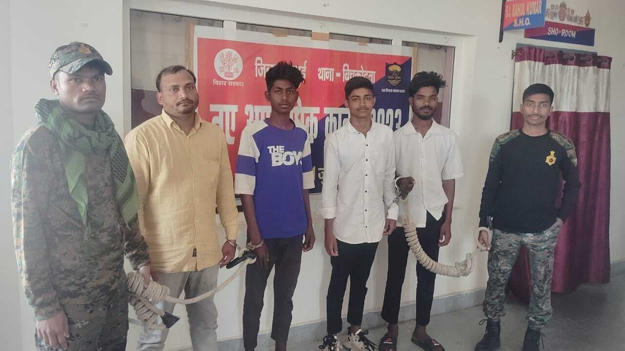 शराब पीकर हंगामा कर रहे चार गिरफ्तार