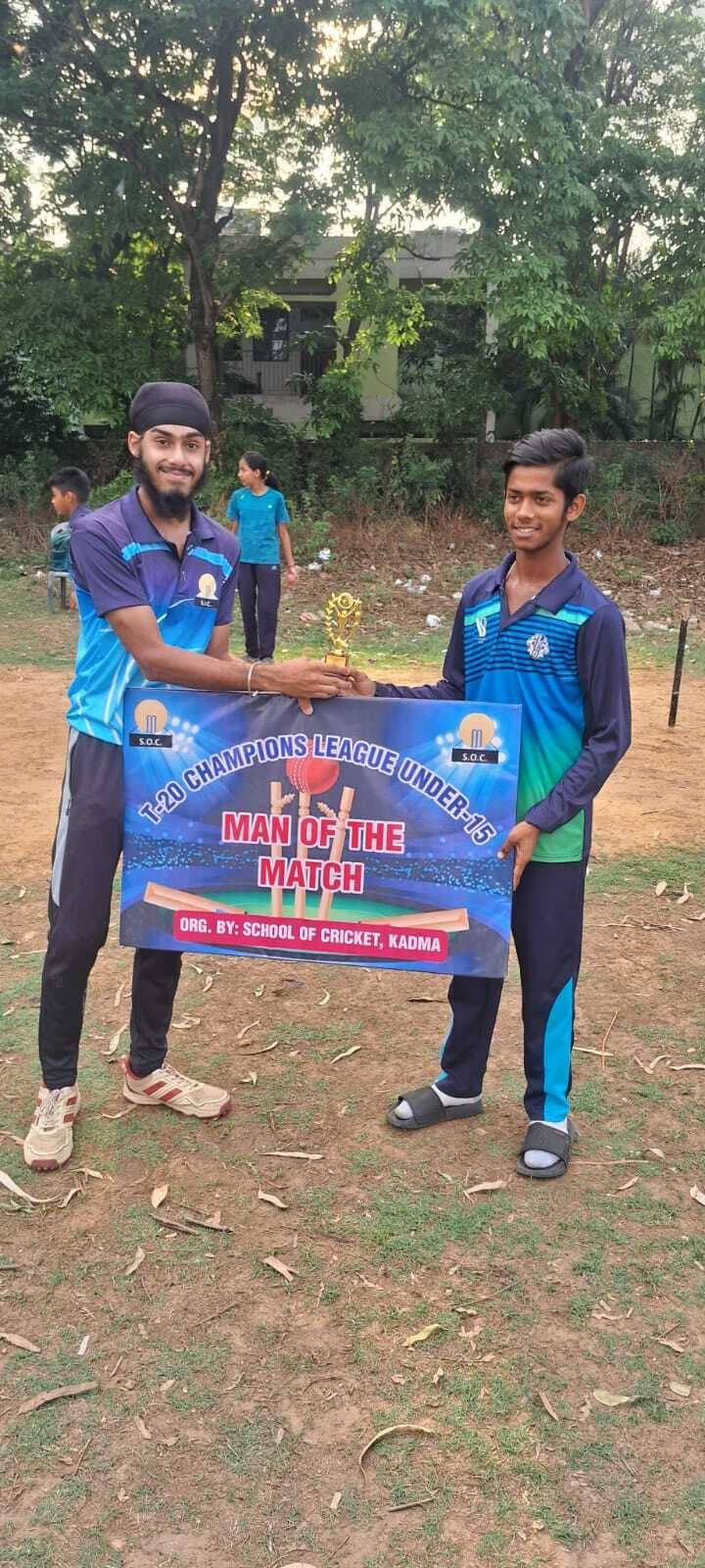 under 15 cricket tournament at lic ground kadma : जेसीए गम्हरिया को हराकर लियो की टीम फाइनल में