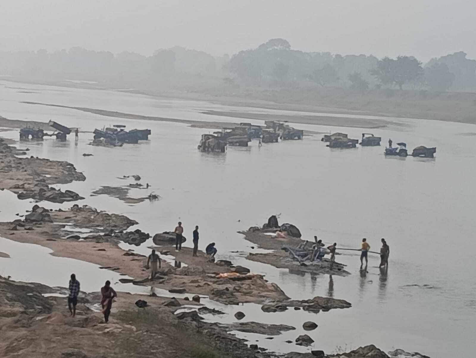 Giridih News :सरिया प्रखंड से धड़ल्ले से हो रहा बालू का अवैध कारोबार