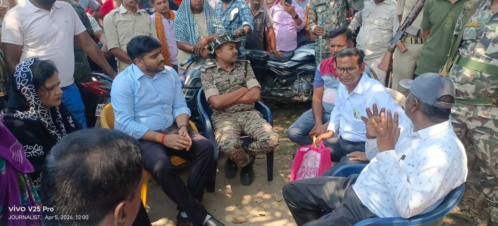 Giridih News :नक्शा के अभाव में नहीं टूटे घर, बैरंग लौटी टीम