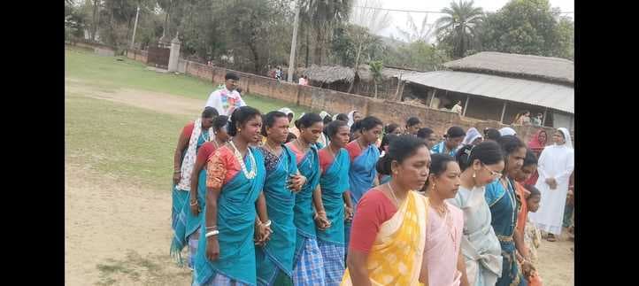 बोआरीजोर प्रखंड के चर्चों में धूमधाम से मनाया गया ईस्टर संडे