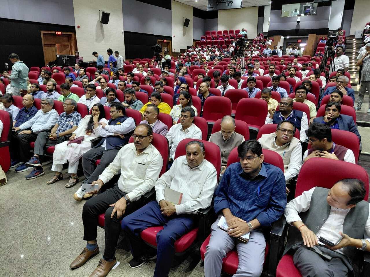 Dhanbad News: ‘लैब से लैंड’ तक पहुंचे शोध, युवाओं से किया नशामुक्त और नवाचारमूलक जीवन का आह्वान : राज्यपाल