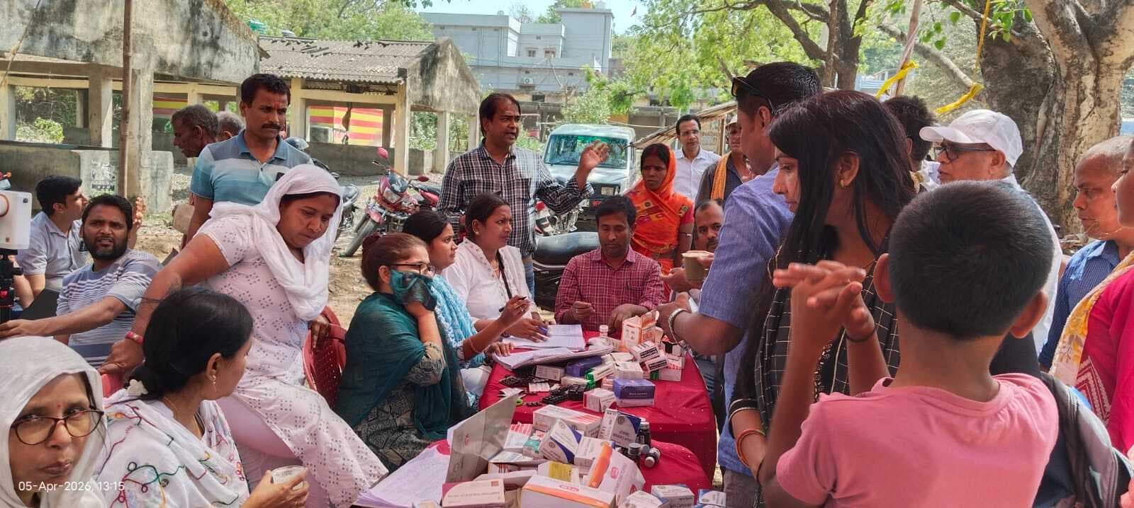 सिविल सर्जन की पहल पर 120 श्रमिकों की निःशुल्क जांच