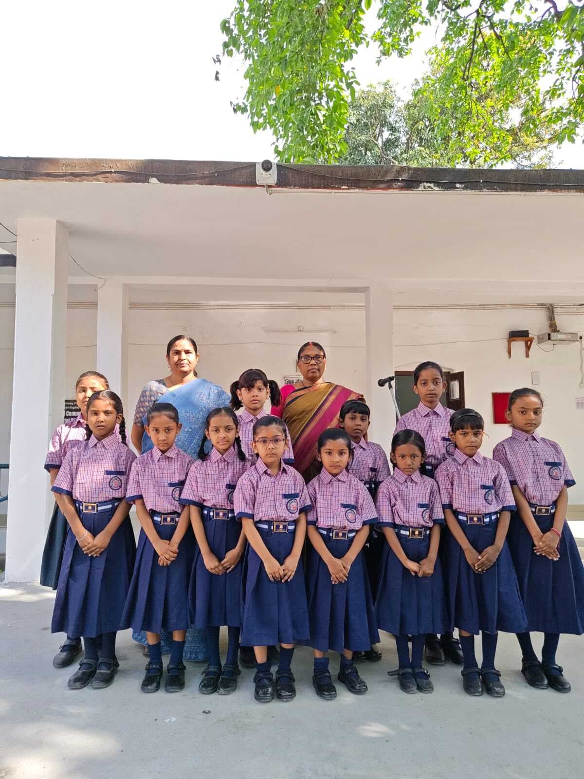 ईस्टर्न रेलवे हाई स्कूल में नया सत्र शुरू, 12 छात्राओं को मिला प्रवेश