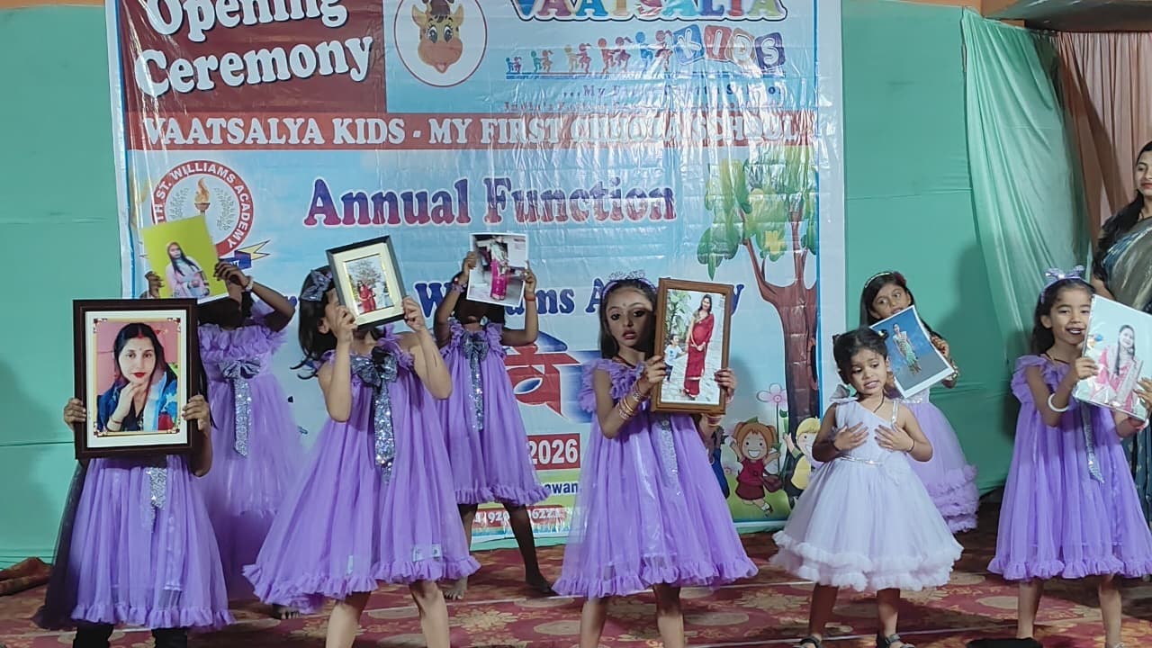 स्कूल के वार्षिकोत्सव में नन्हें-मुन्ने बच्चों ने अपनी प्रस्तुति से दर्शकों को किया भावुक