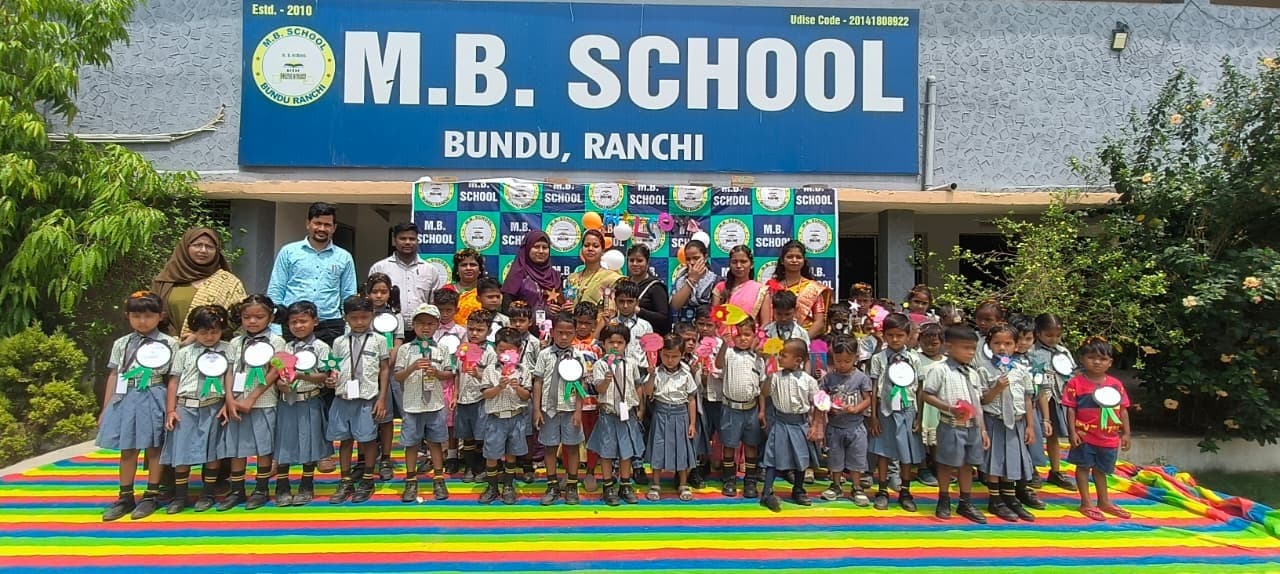 एमबी स्कूल बुंडू में नये सत्र का शुभारंभ