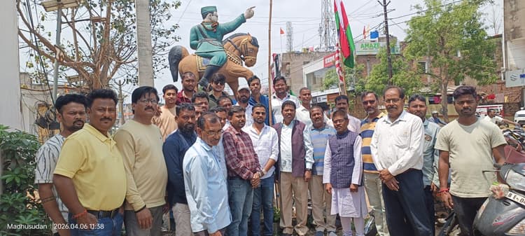 तोरपा में भाजपा का स्थापना दिवस मनाया गया