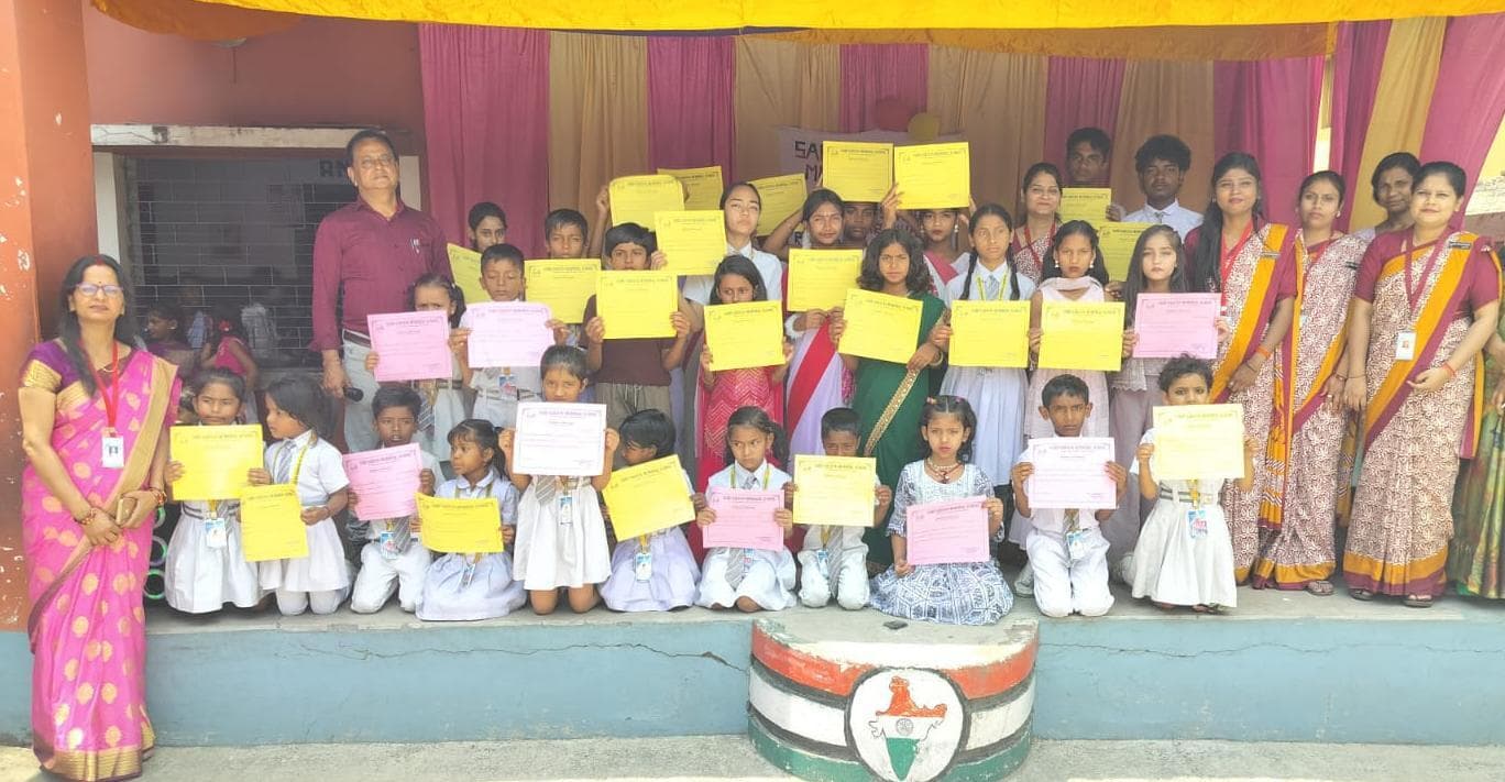 सर्व नारायण मेमोरियल स्कूल के स्थापना दिवस पर मेधावी सम्मानित