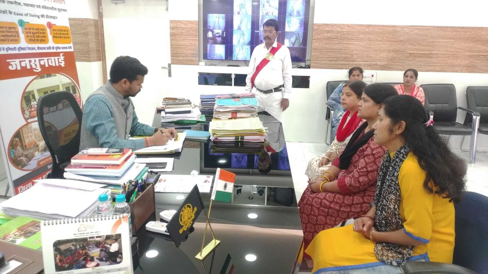 आम जनों की समस्या का त्वरित व प्रभावी समाधान करने का डीएम ने दिया निर्देश