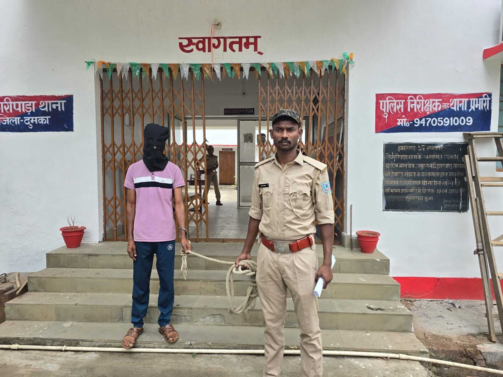 मोहब्बत में फरार हुए पांच बच्चों के पिता को पुलिस ने भेजा जेल, महिला बरामद