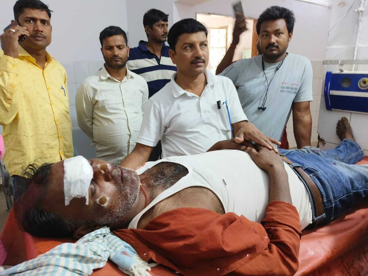 सड़क हादसे में शिक्षक गंभीर रूप से जख्मी