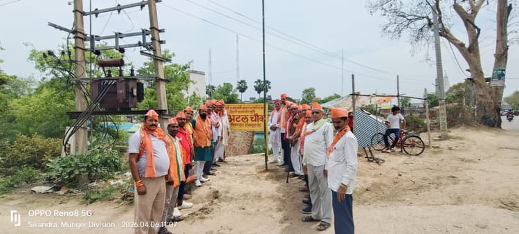 अटल चौक पर भाजपा ने फहराया पार्टी का झंडा