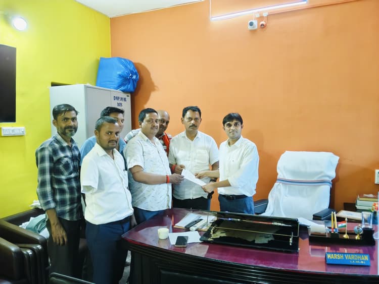 Giridih News :धनवार में टोल टैक्स वसूली का भाजपा ने किया विरोध