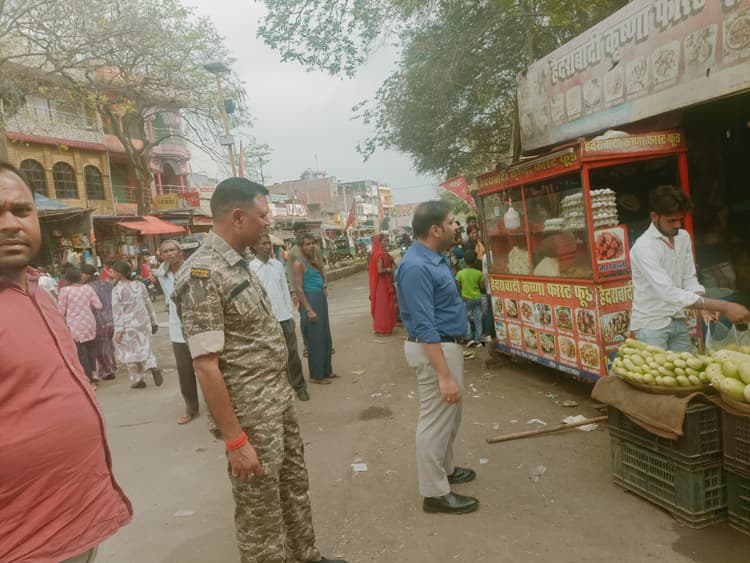 Giridih News :एसडीएम ने दिया जमुआ चौक से सब्जी दुकानों को हटाने का अल्टीमेटम