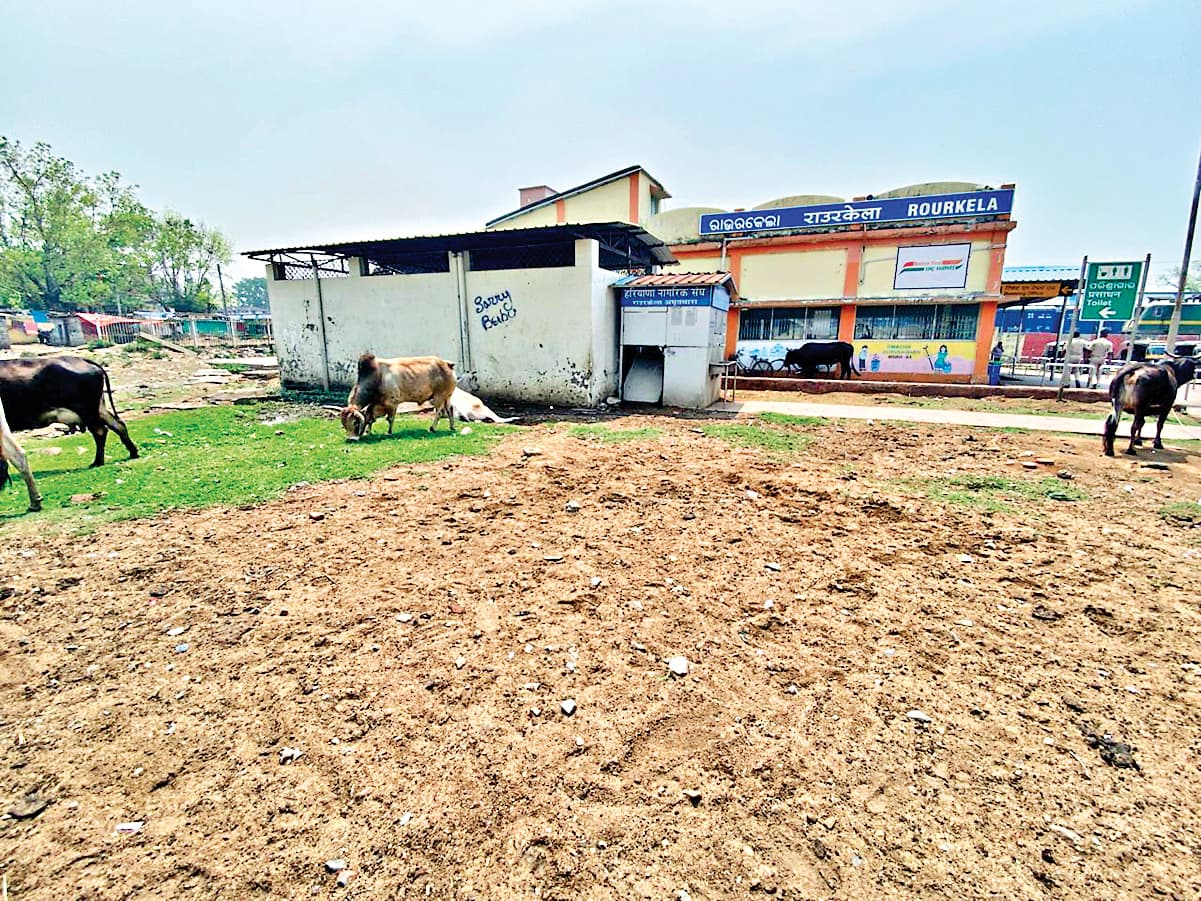 Rourkela News: विकास की बाट जोह रहा है राउरकेला स्टेशन का सेकेंड इंट्री गेट, न पानी है, न ही शौचालय की व्यवस्था