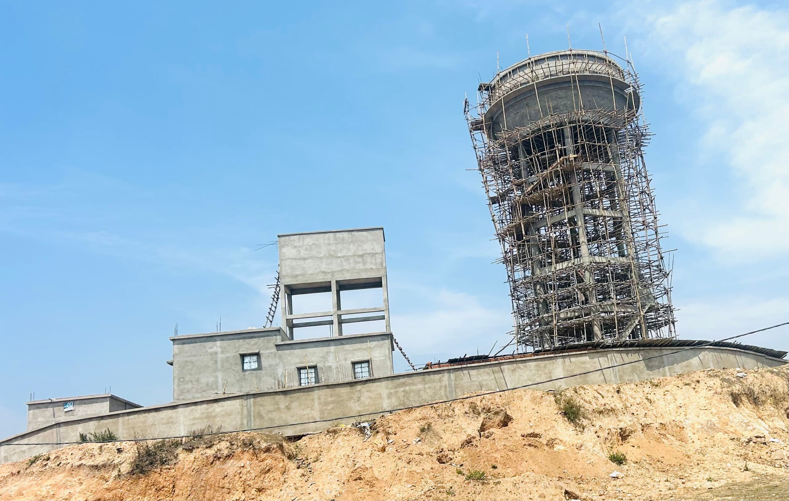 Giridih News :तीन साल में भी नहीं बनी टंकी, लोगों  को नहीं मिल रहा पानी