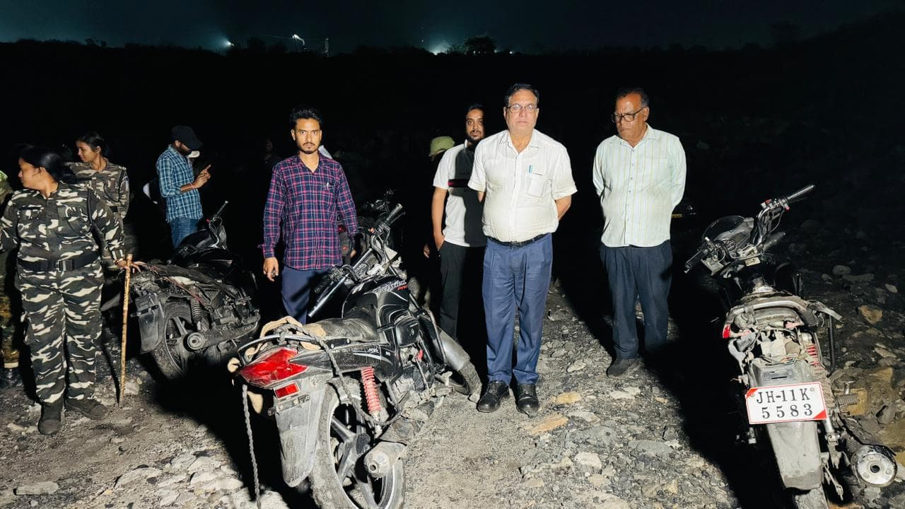 Giridih News :अवैध खनन के खिलाफ छापेमारी, एक दर्जन बाइक जब्त