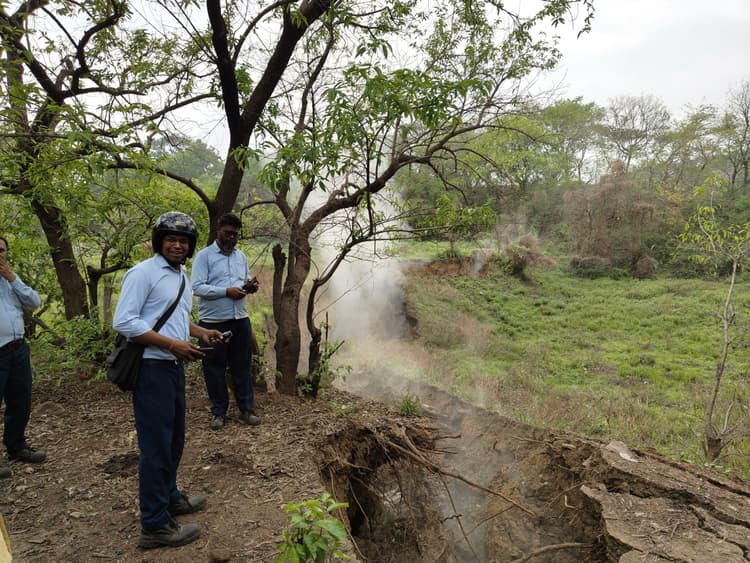 Dhanbad News: हाय रिस्क जोन : टंडाबाड़ी बस्ती से निकल रही है कार्बन मोनोक्साइड, दहशत