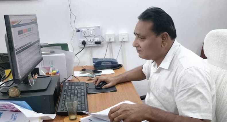 Bokaro News : जन्म-मृत्यु प्रमाण पत्र कार्यालय में कर्मियों की कमी