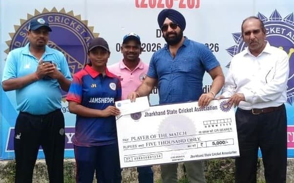 Dhanbad News: जमशेदपुर ने धनबाद व हजारीबाग ने खूंटी क्रिकेट टीम को हराया