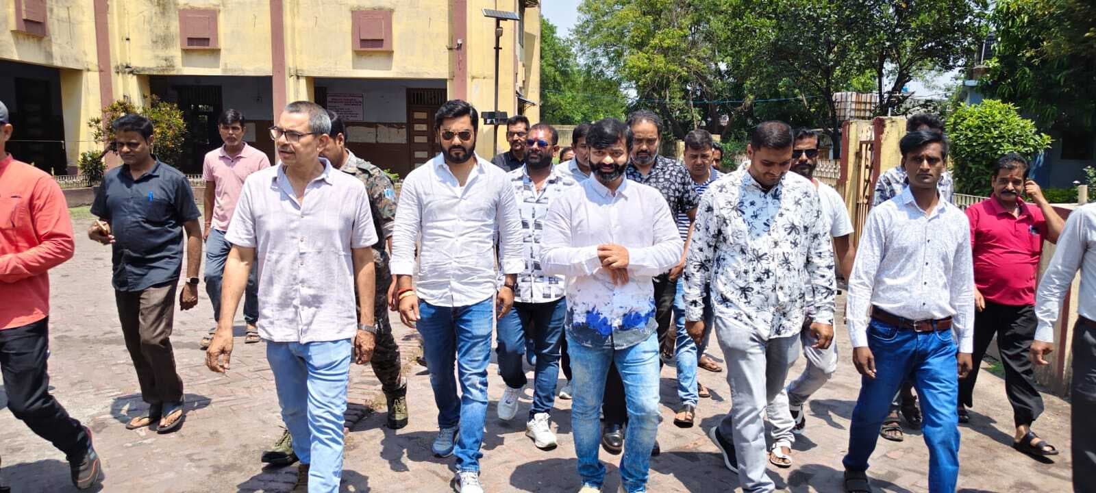 Dhanbad Live: फिर गरमाया डीएवी प्लस टू स्कूल का मामला, शिक्षकों की शिकायत पर  सिद्धार्थ गौतम पहुंचे विद्यालय