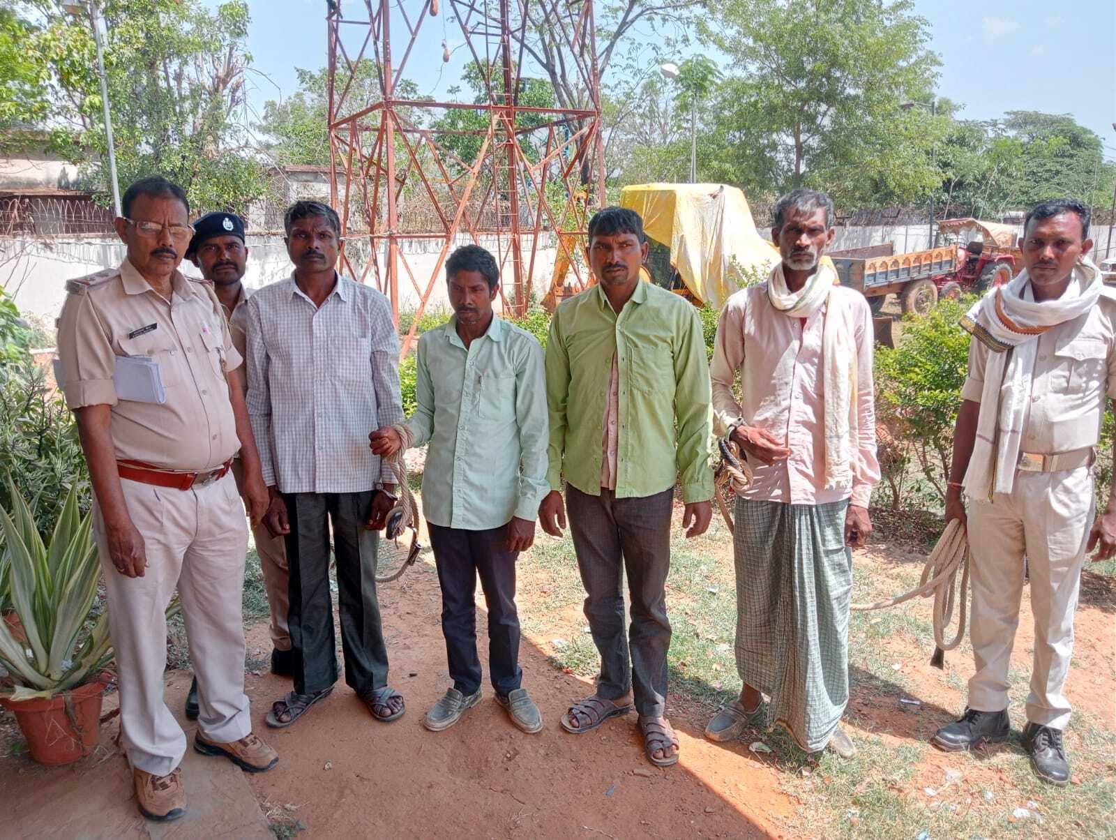 मारपीट व छिनतई के आरोप में छह पर केस दर्ज, चार गिरफ्तार