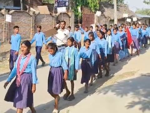 नामांकन बढ़ाने को लेकर निकाली जागरूकता रैली