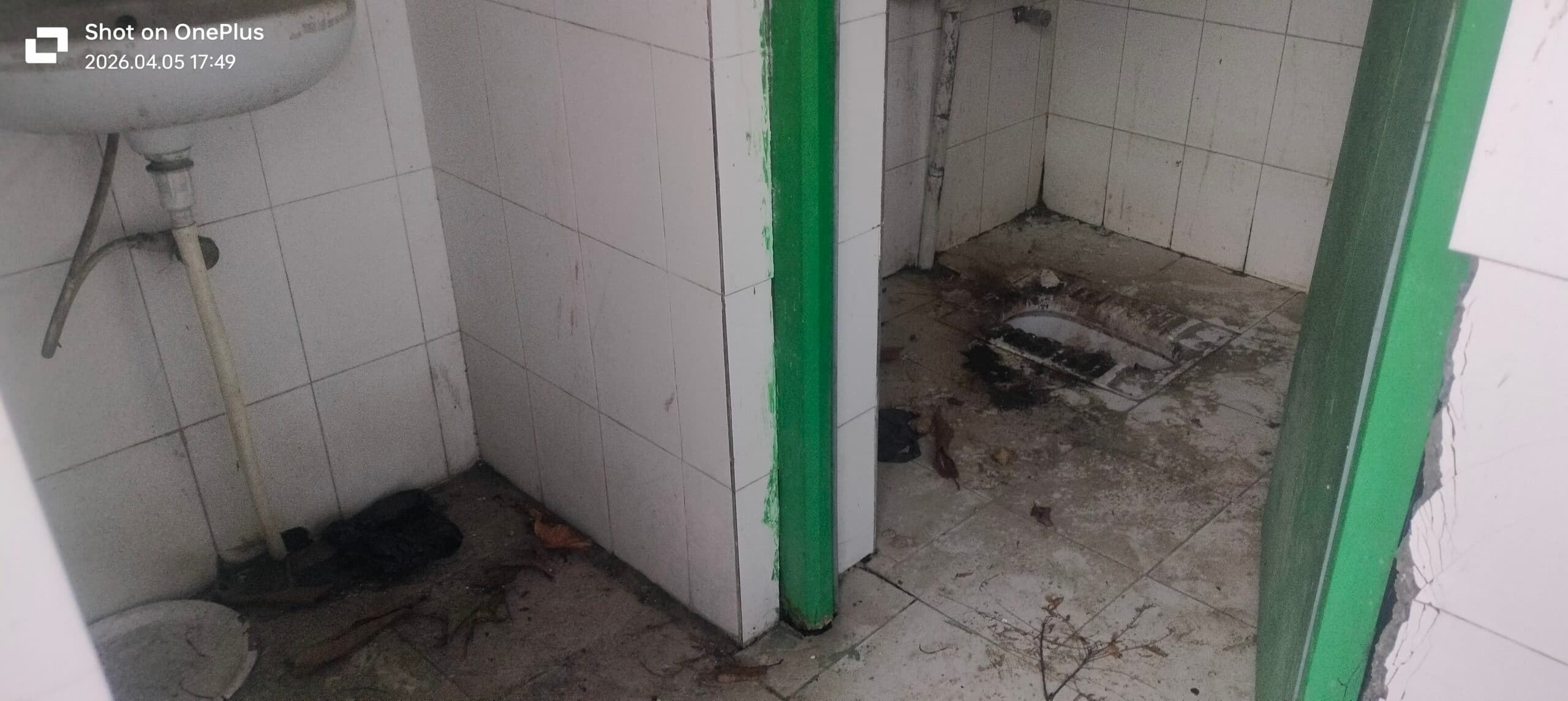 अस्पताल बना गंदगी का अड्डा, मरीजों की सेहत से हो रहा खिलवाड़