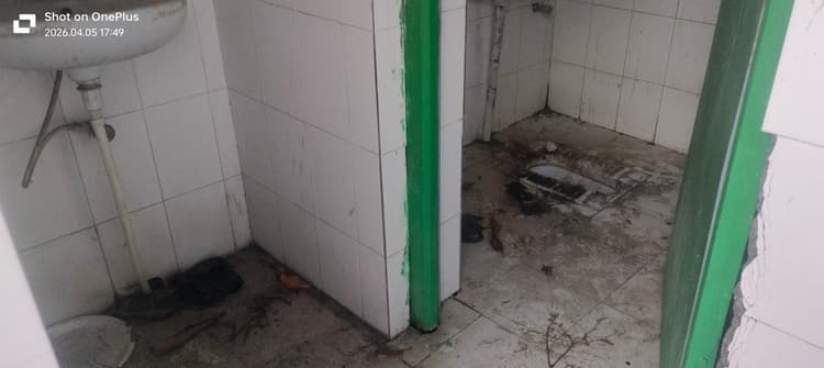 अस्पताल बना गंदगी का अड्डा, मरीजों की सेहत से हो रहा खिलवाड़