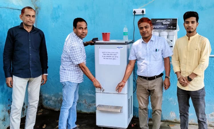 भवानीपुर प्रखंड आने वाले फरियादियों के लिए  पंखा व पानी की हुई व्यवस्था