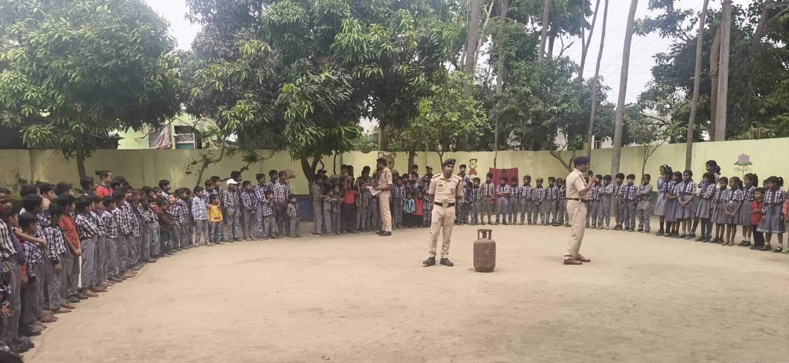 आग से सुरक्षा को लेकर अग्निशमन विभाग ने माॅक ड्रिल कर दी जानकारी