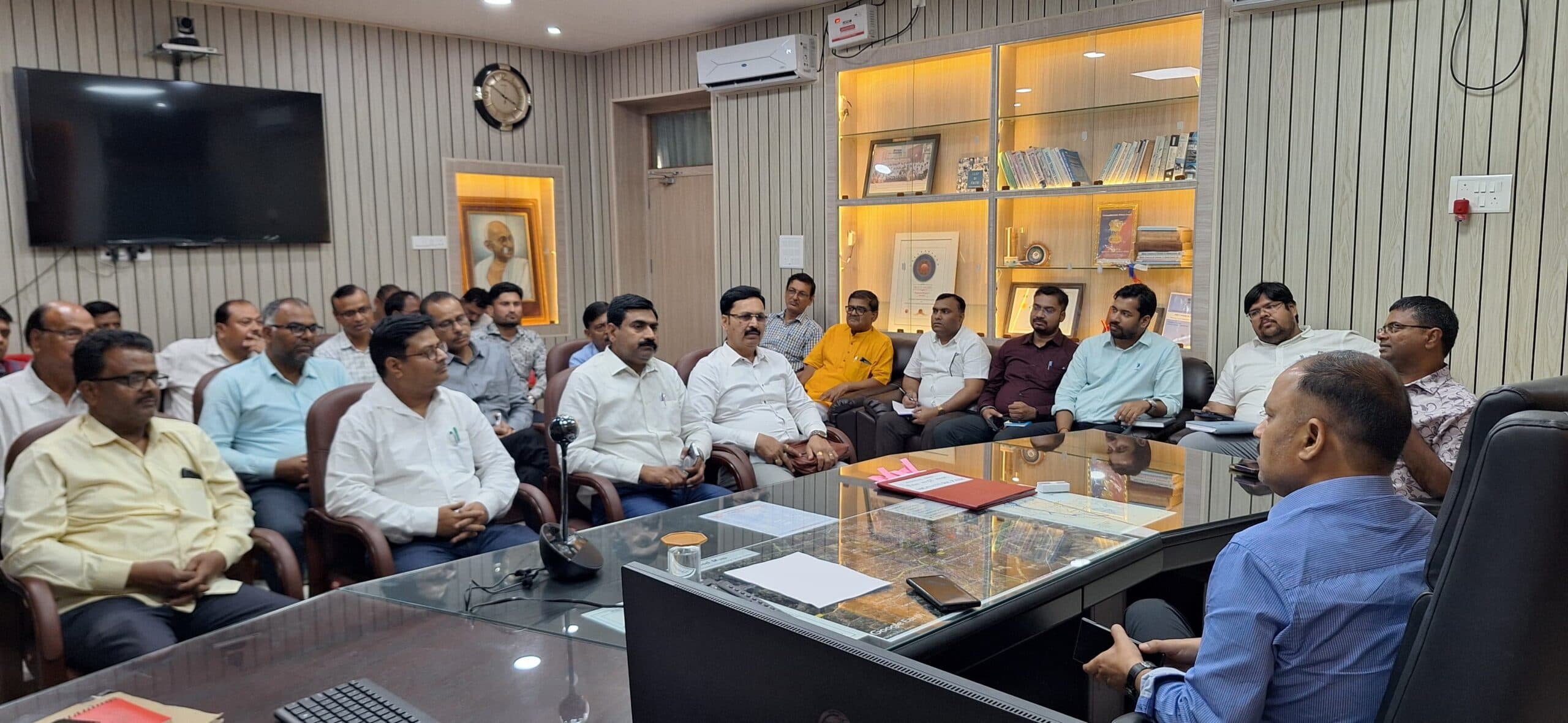 कक्षा छह से लेकर ऊपर तक की कक्षाओं में पढ़ाई जायेंगी एनसीईआरटी की पुस्तकें