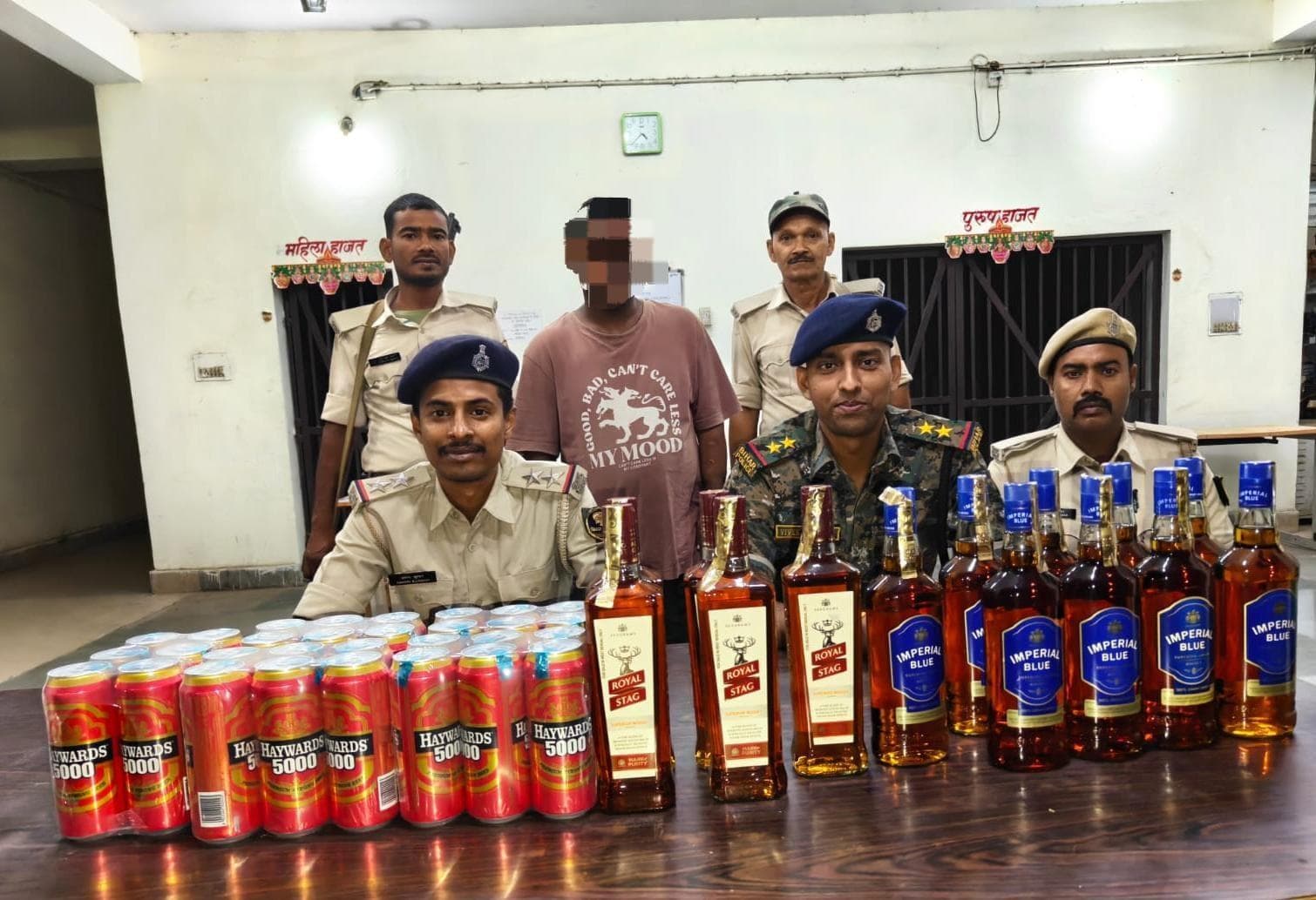 तस्कर गिरफ्तार, 25.5 लीटर विदेशी शराब बरामद