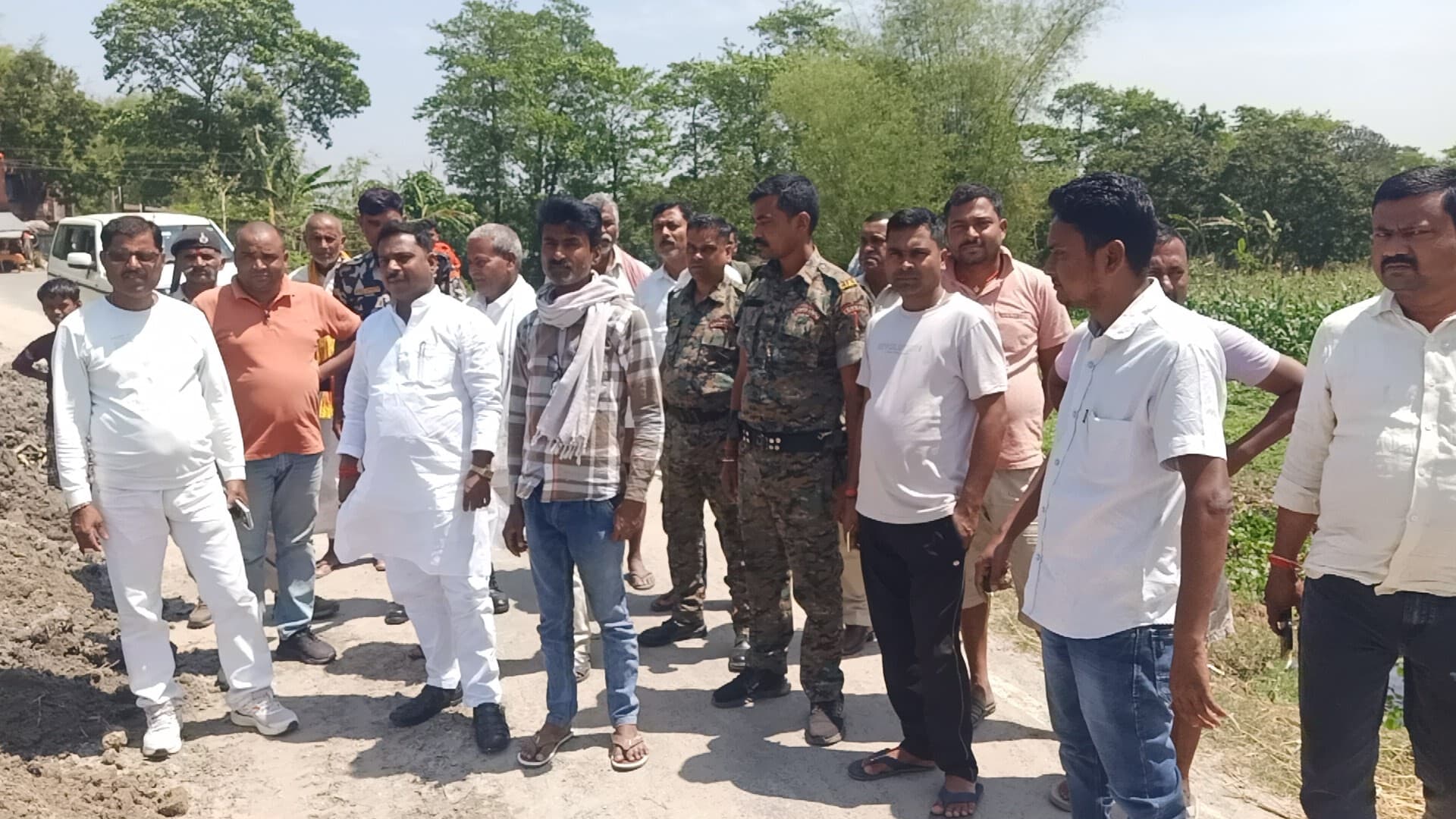 बहेलिया धार में पुल निर्माण कार्य का विधायक ने किया निरीक्षण