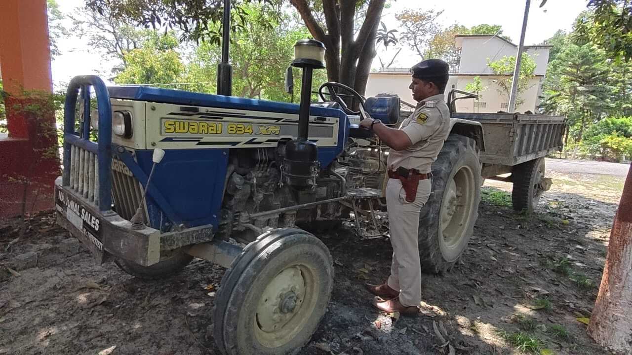 अवैध रूप से खनन में संलिप्त ट्रैक्टर जब्त