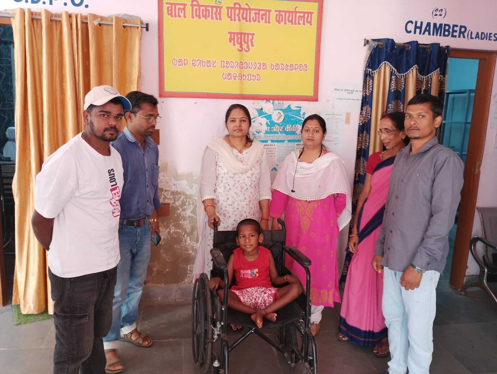 दिव्यांग को उपलब्ध करायी ट्राइसाइकिल