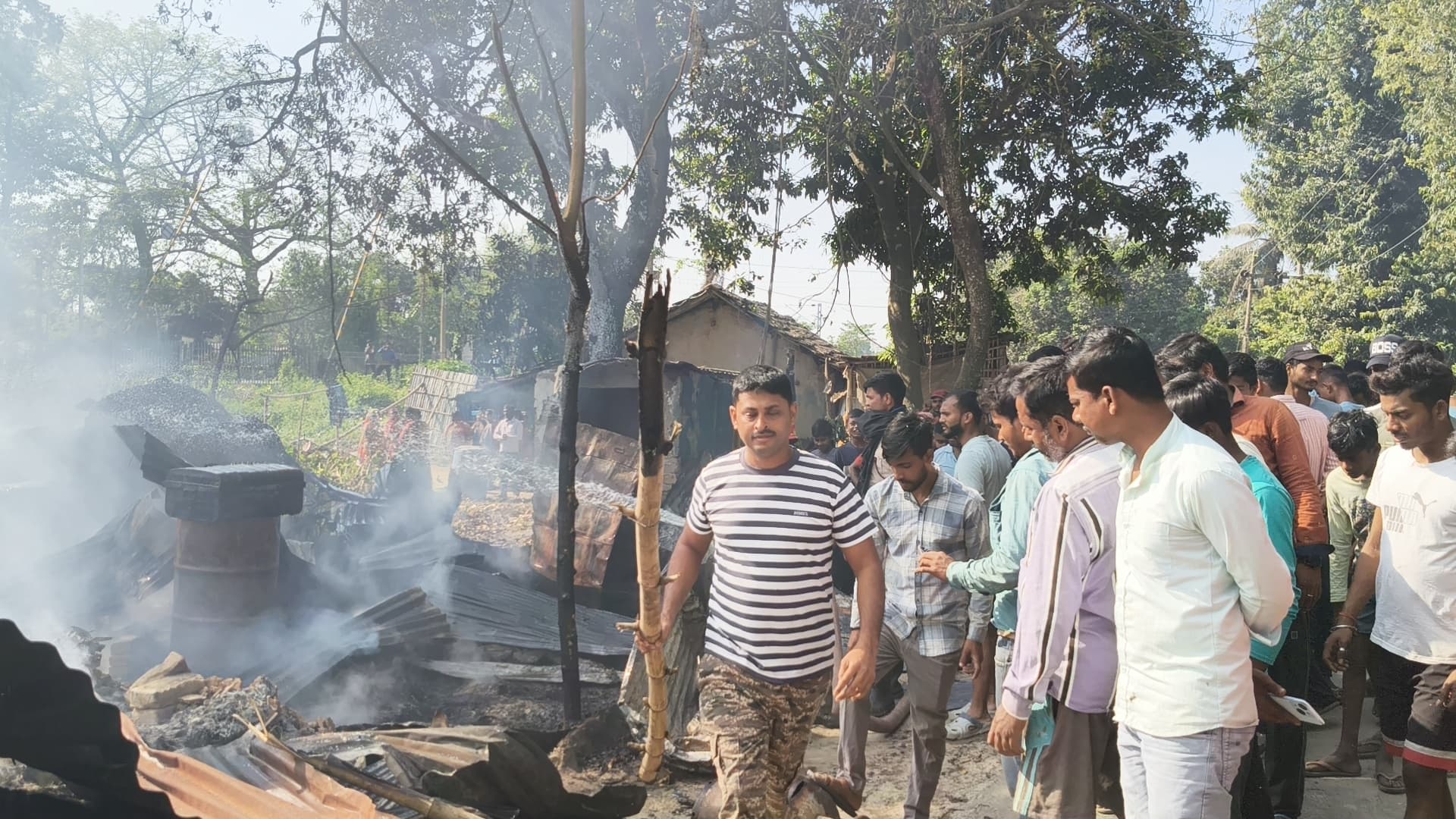 गढ़बनैली दुर्गापुर में पांच घर जले, रो-रोकर पीड़ित हुए बेहाल