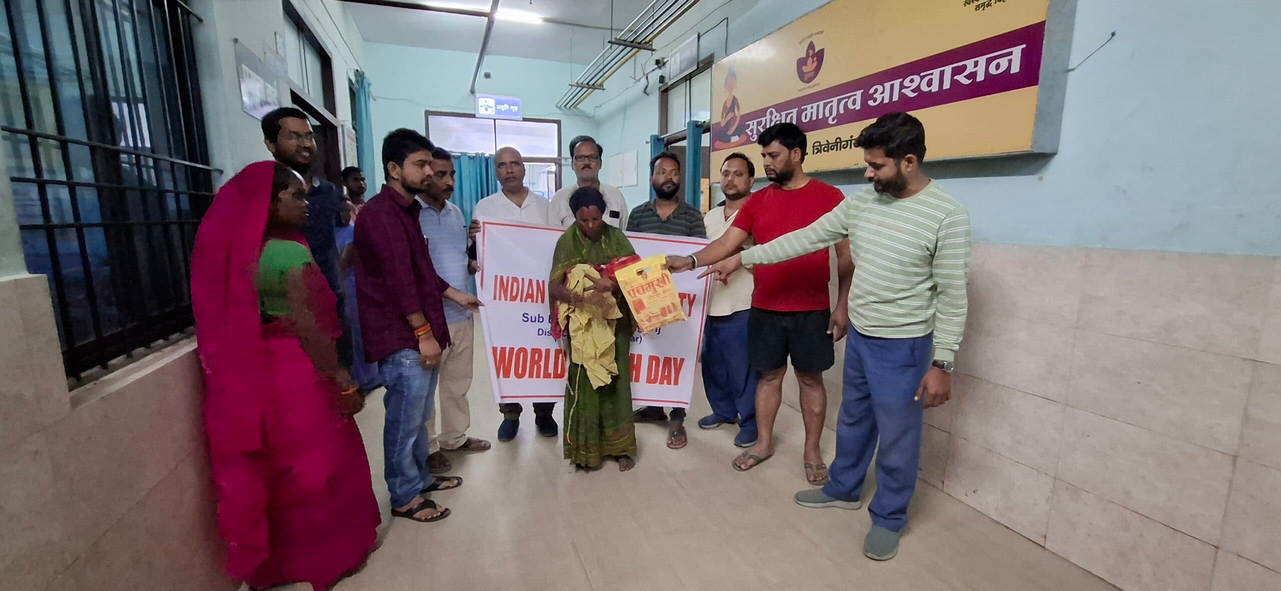 विश्व स्वास्थ्य दिवस के अवसर पर मरीजों के बीच पौष्टिक आहार वितरित