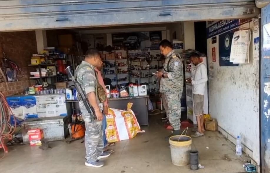 ओके ::: ऑटो पार्ट्स गैराज में चोरी, सीसीटीवी भी ले गये चोर