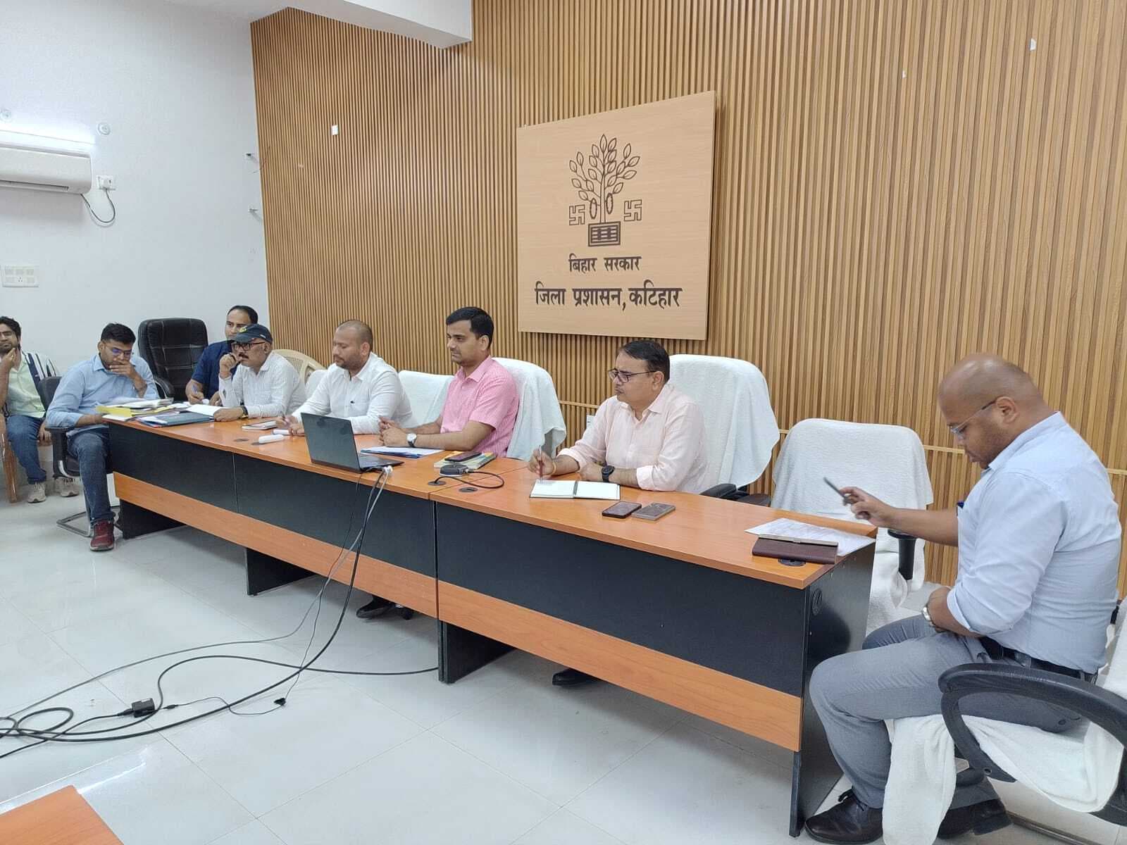 पारदर्षिता के साथ उपभोक्ताओं को एलपीजी उपलब्ध कराएं : डीएम