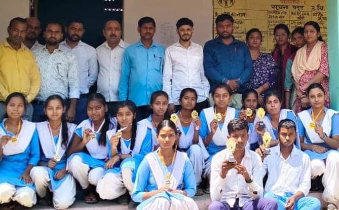 बेहतर प्रदर्शन करने वाले छात्र-छात्राओं को किया सम्मानित