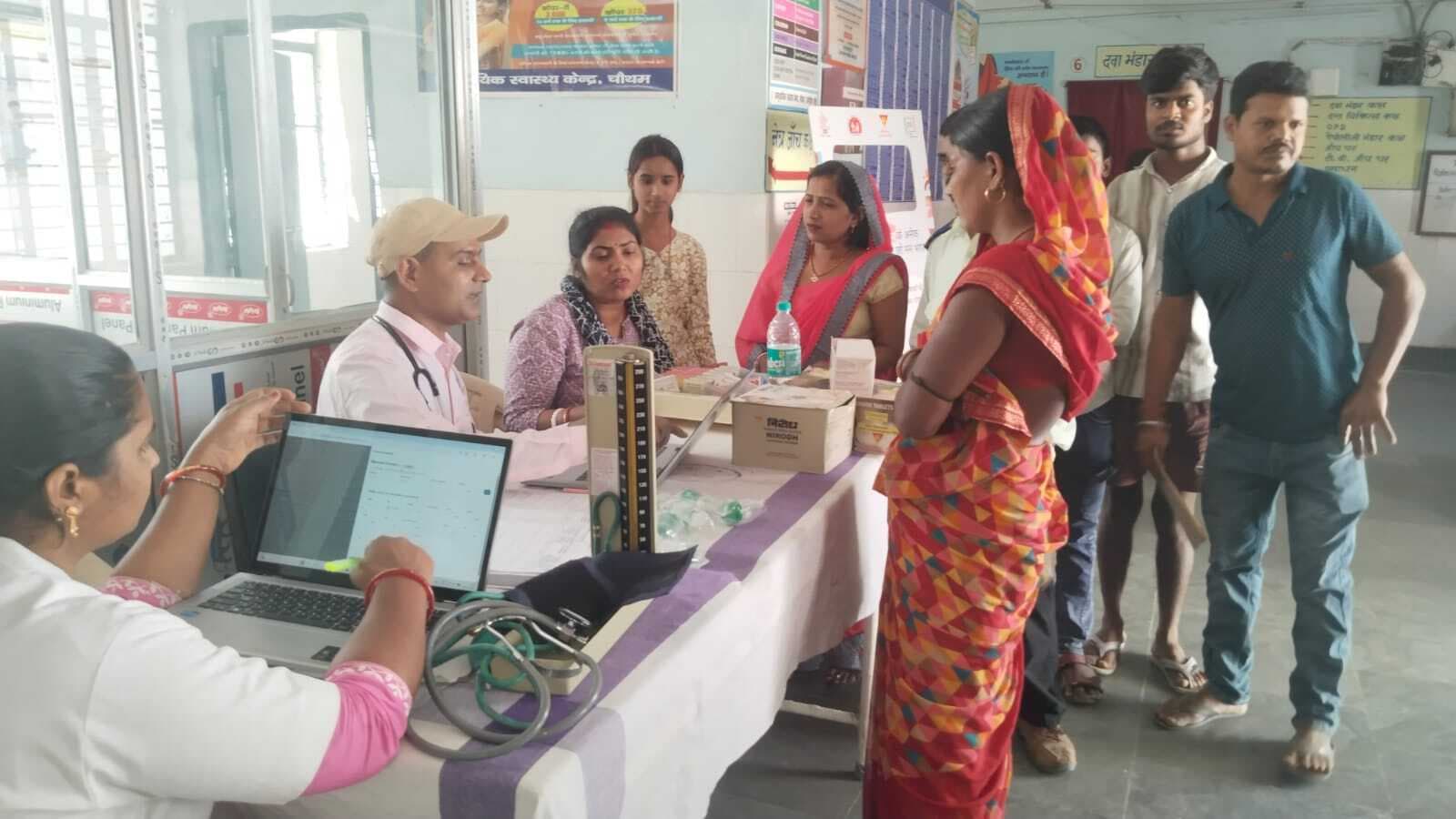 विश्व स्वास्थ्य दिवस पर स्वास्थ्य जांच शिविर आयोजित, सैकड़ों मरीजों का हुआ परीक्षण
