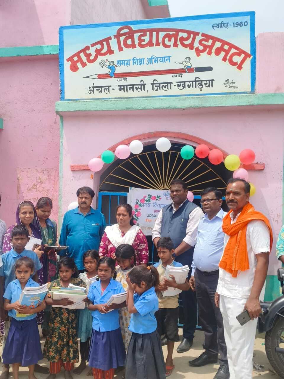 नामांकित बच्चों का शिक्षक व जनप्रतिनिधियों ने किया स्वागत